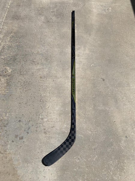 Used Senior Bauer Right Handed Supreme 1S Stick P88 Grip 87 Flex