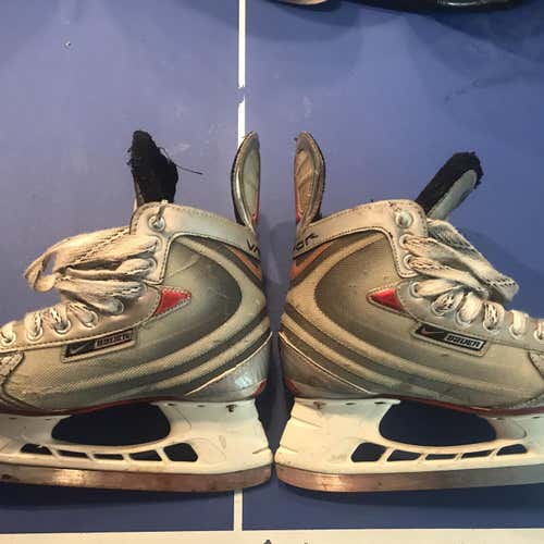 Used Bauer Vapor XXII Size 5 Hockey Skates