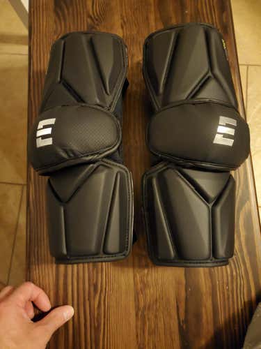 Like new Large Epoch Integra elite Arm pads black