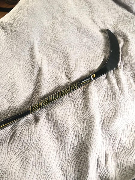 Used Right Handed Supreme 1S P28 Hockey Stick