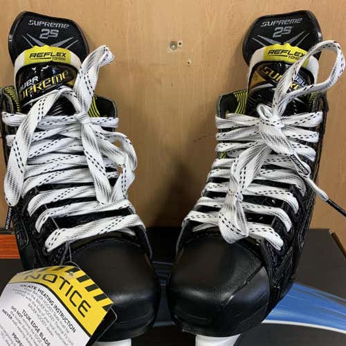 New Bauer Supreme 2S EE (Extra Wide) Size 2.5 Hockey Skates