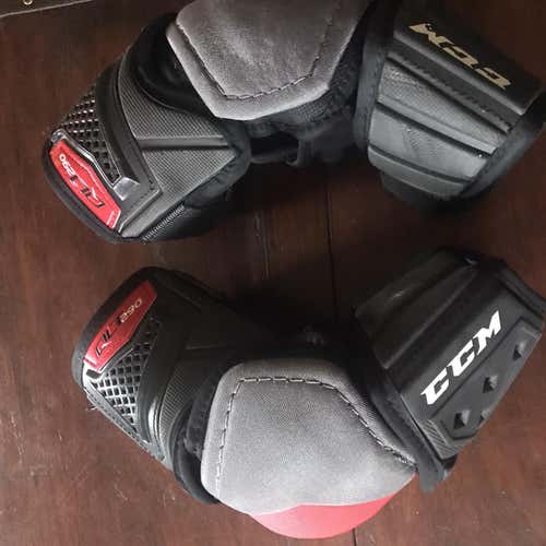 Used Medium CCM QuickLite QLT 290 Elbow Pads