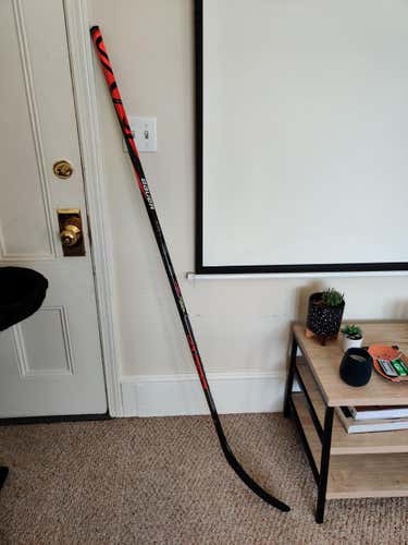 New Bauer Right Handed Vapor FlyLite Hockey Stick 87 Flex P92 Curve Grip RH