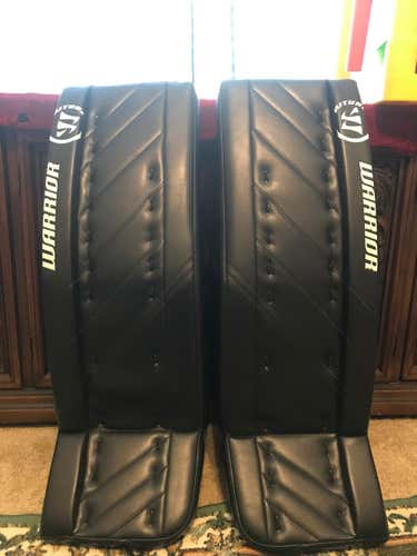 Black New Intermediate 32" Warrior Ritual G4 Goalie Leg Pads W/ Knee pads & straps