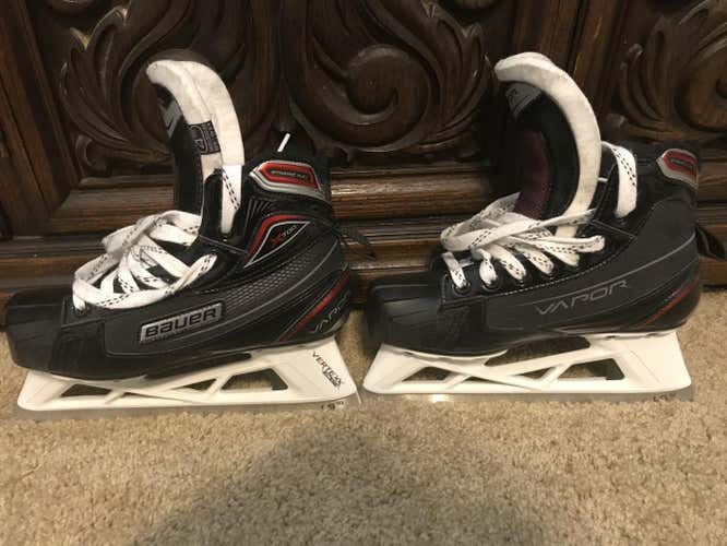 Junior Used Bauer Vapor X700 Hockey Goalie Skates EE (Extra Wide) Size 4