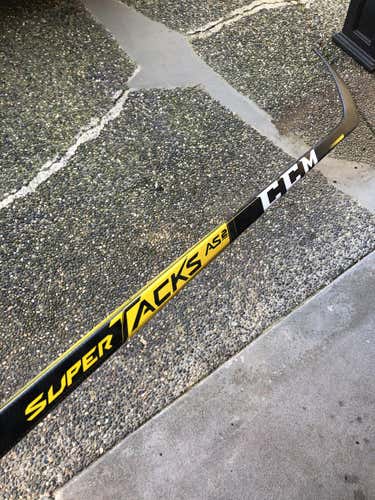 Lightly Used/Like New CCM Right Handed Super Tacks AS2 Pro Hockey Stick