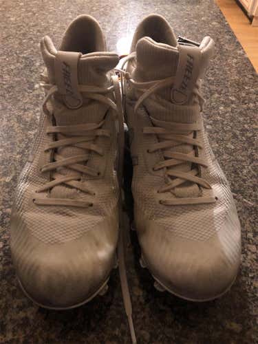 White Men's Molded Cleats Low Cut