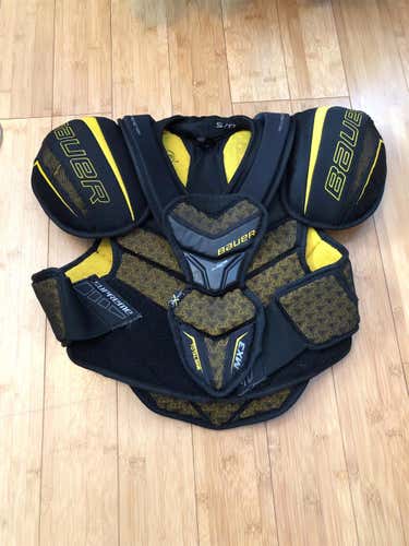Used Small Bauer Supreme TotalOne MX3 Shoulder Pads