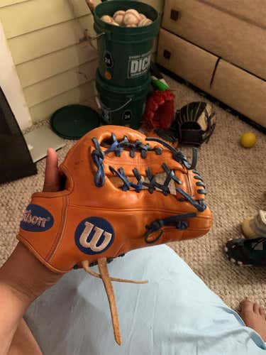 Orange Used Infield A2000 1789 11.5" Baseball Glove