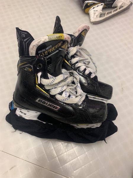 Used Bauer Supreme 2S Size 6.5 Hockey Skates