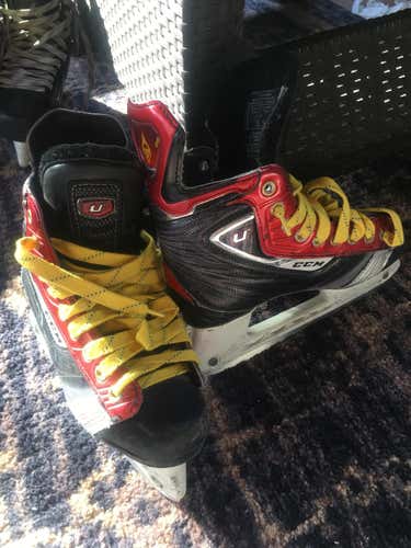 Junior Used CCM U+ Crazy Light Hockey Skates Size 3.5