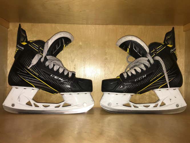 Senior CCM Super Tacks Hockey Skates Size 8.5 D width (ONLY BEEN COACHED IN)
