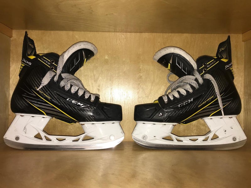 Senior CCM Super Tacks Hockey Skates Size 8.5 D width (ONLY BEEN COACHED IN)