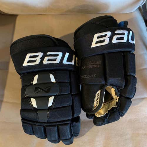 Black Used Senior Bauer Nexus N2900 Gloves 14"