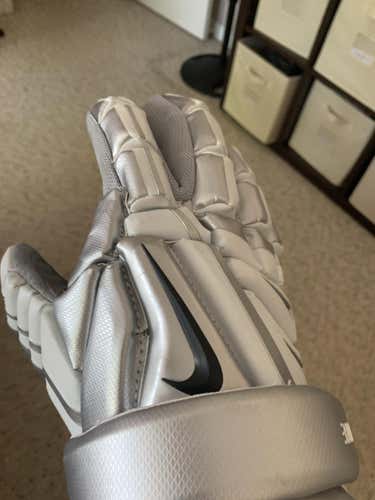 Used Nike Vapor Lacrosse Gloves size Large Adult