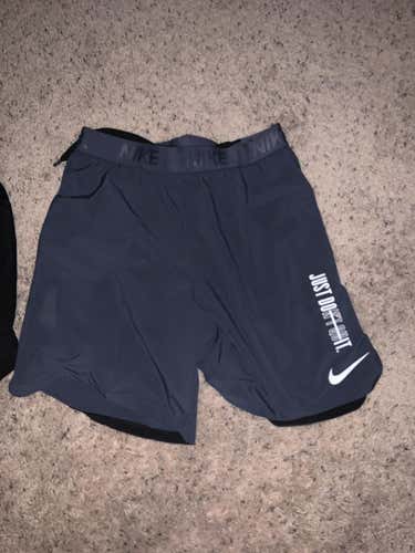 Black New Adult Men's Large Nike Shorts