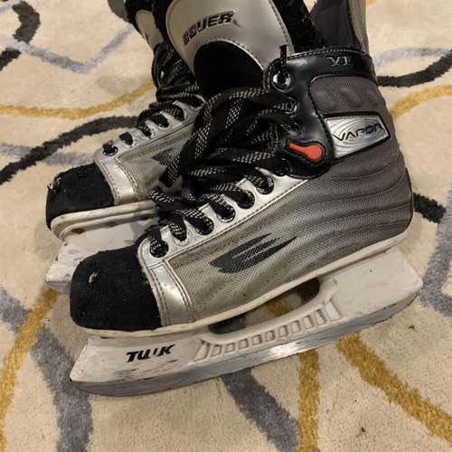 Bauer Vapor Size 5.5 Hockey Skates
