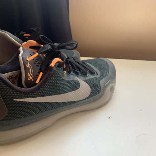 Black Men's Men's 10.5 (W 11.5) Nike Shoes