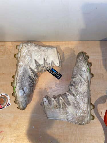 Under Armour Highlight Cleats (Size M 11.5)