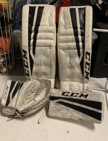 Black Used Junior 29" CCM Full Regular Extreme Flex ll 760 Goalie Full Set