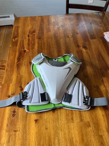 New Maverik MAX EKG Shoulder Pads Size Medium