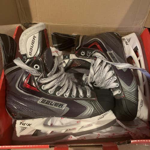 New Bauer Vapor X100 EE (Extra Wide)  Size 8 Hockey Skates