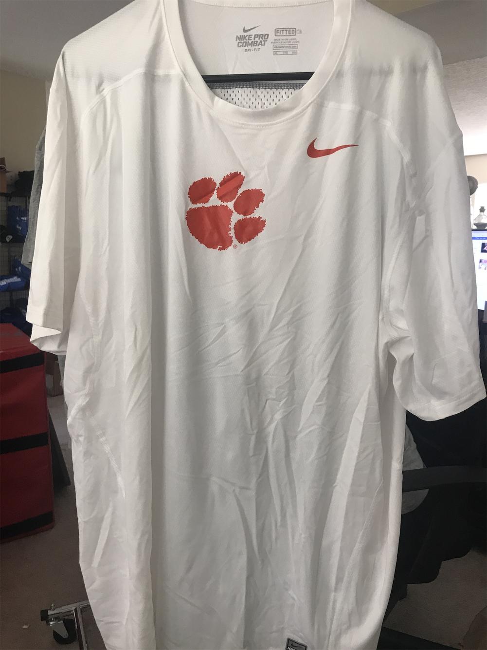 White Men's XXXL Nike Shirt | SidelineSwap