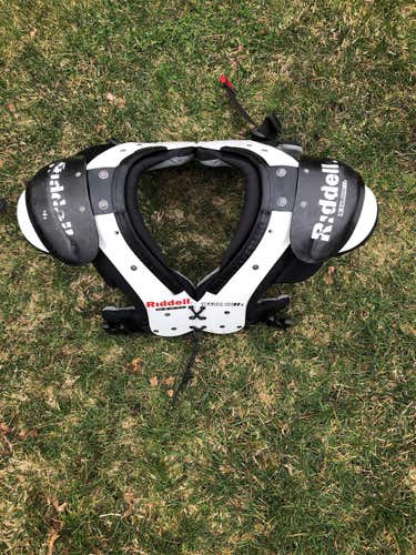 Used Ridell Youth Warrior II x Shoulder Pads Size XL