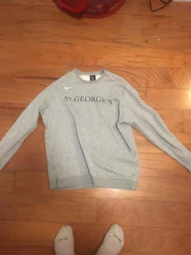 St. George’s Nike Crewneck
