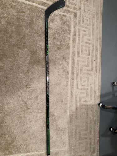 New Bauer Right Handed Vapor ADV Hockey Stick