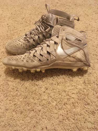 White Nike Hurrache Cleats
