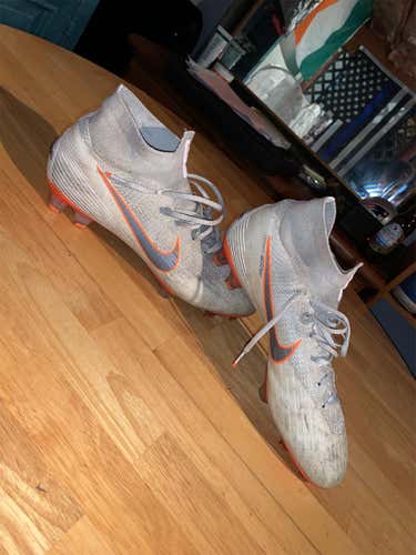 White Men's 9.5 (Women's 10.5) Nike Mercurial Superfly 6 Elite FG Cleats