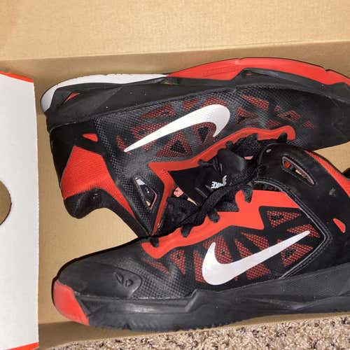 New Black/Red Women's 7.5 Nike Basketball Shoes