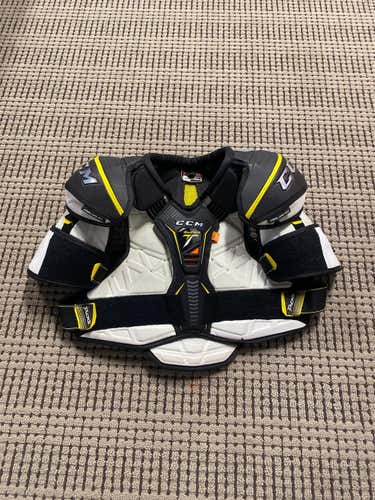 Large CCM Supertacks  Shoulder Pads