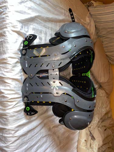 Used Extra Large Riddell Shoulder Pads
