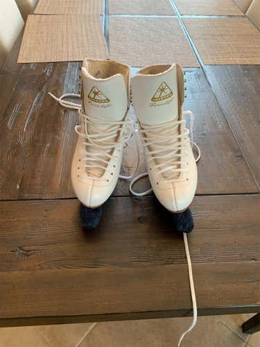 White Used Jackson Size 8 Figure Skates