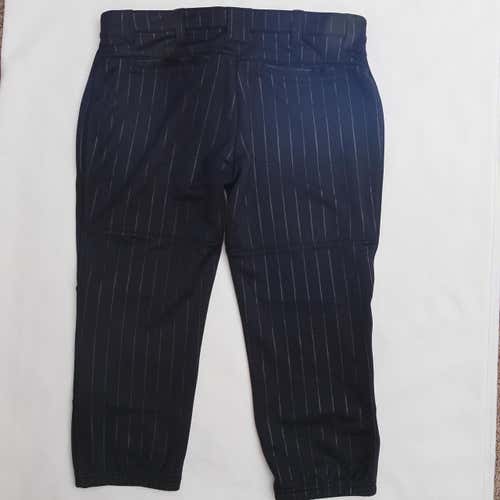 Black Women's Medium Under Armour Pants