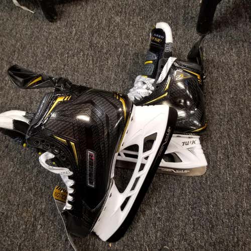 Senior New Bauer Supreme 2S Pro Hockey Skates Size 8.5