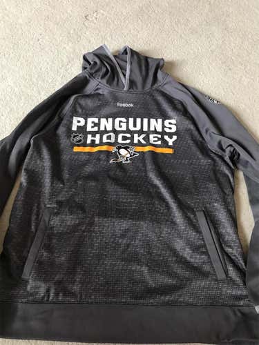 Adult Large Reebok Pittsburgh Penguins Stadium Series Player Issued Hoodie Large
