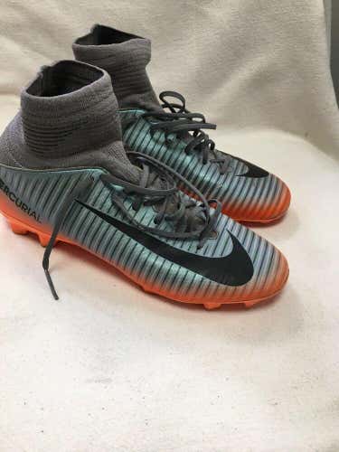 Junior Size 4.5 Nike Mercurial Outdoor Soccer Cleats