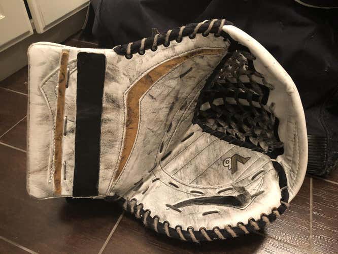 Senior Used Vaughn Regular Velocity V6 with PadWrap