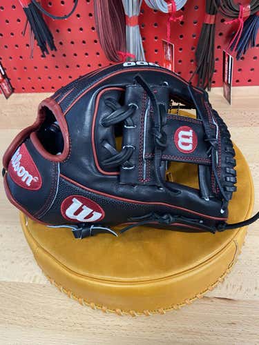 New High School/College Wilson Right Handed A2000 Baseball Glove 11.5"