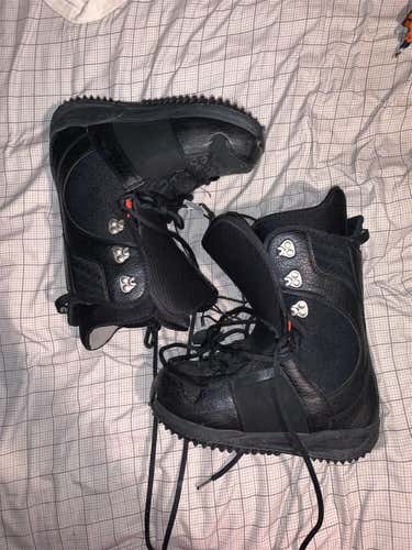 Men's 9.0 (Women's 10) Burton Snowboard Boots