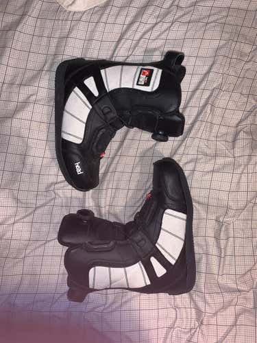 Men's 7.0 (Women's 8.0)  Snowboard Boots