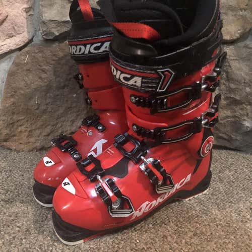 Used Nordica SpeedMachine 120-130 Flex Ski Boots