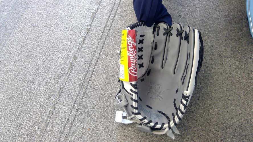 New Rawlings Right Handed Heart of The Hide Softball Glove 12.5"