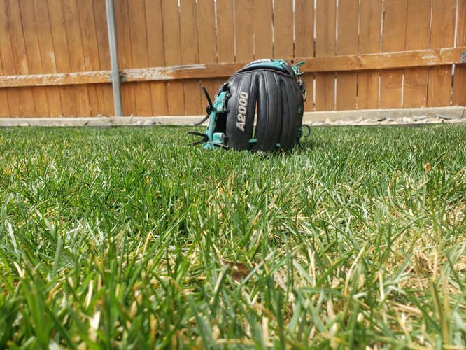 Black New High School/College Wilson Right Handed Infield A200 Baseball Glove 11.5"