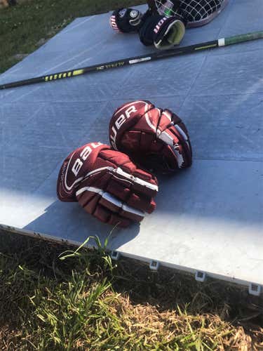 Used Maroon Bauer Vapor X800 Lite 13" Gloves