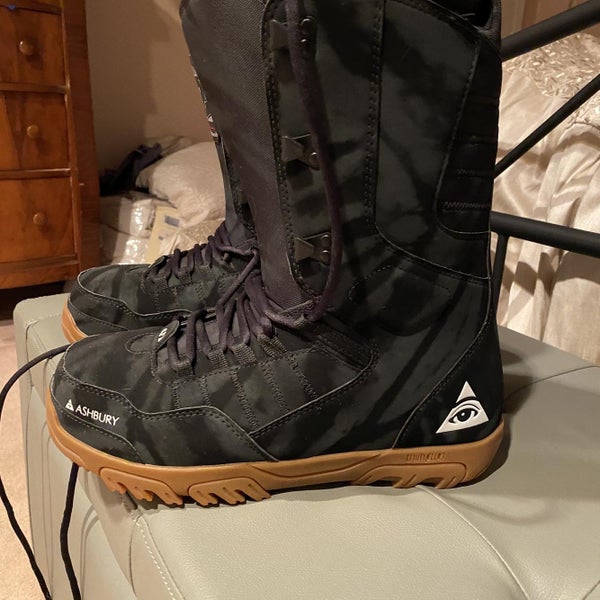 Men's 12 (Women's 13) Thirty Two prion All Mountain Snowboard Boots
