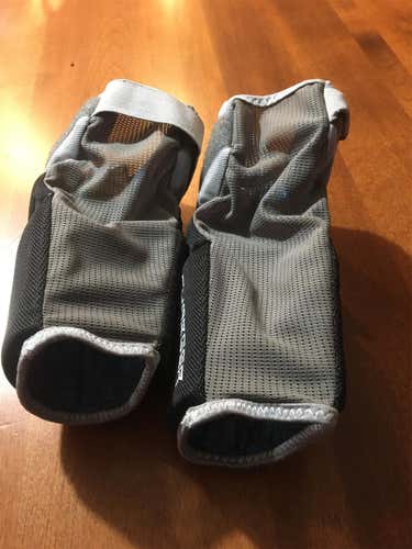 New Medium Maverik Charger Arm Pads